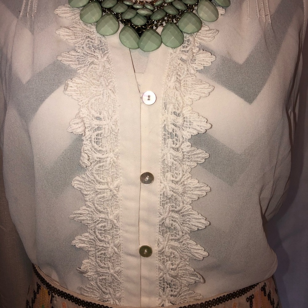 Button up sheer tank - Picture 2 of 7